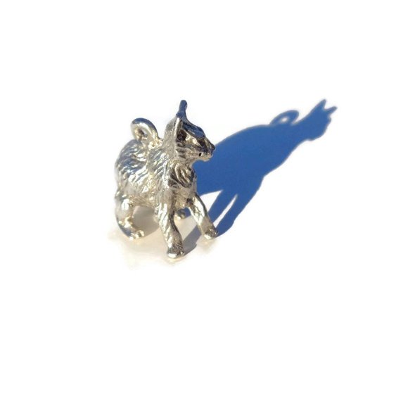 Hand Carved 925 Sterling Silver Cat Pendant, Handcrafted Cat Lovers Collectable - Picture 2 of 6